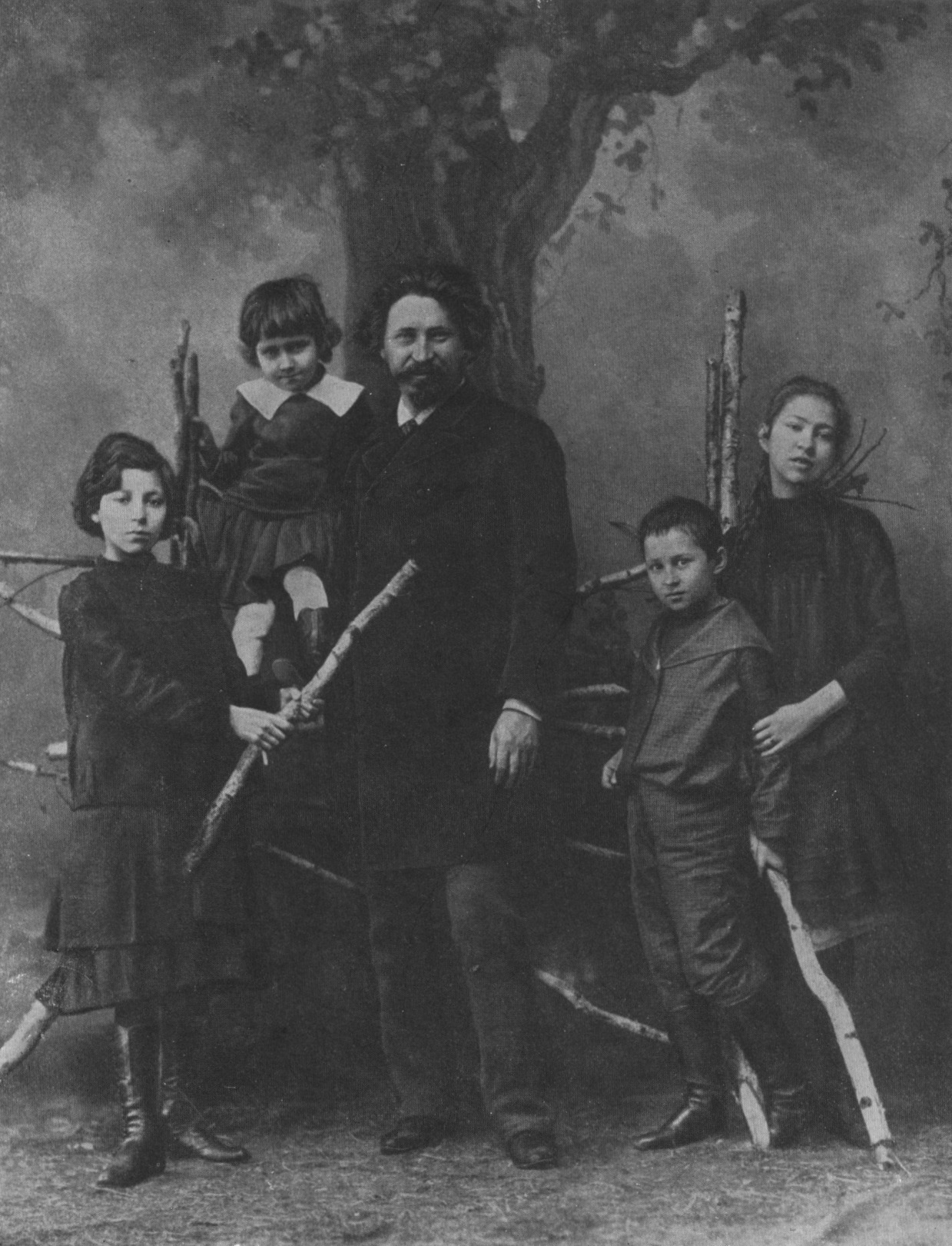 И.Е. Репин с детьми. 1880-е гг.