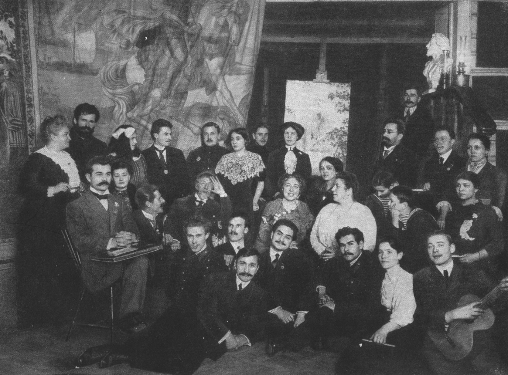 Читатели журнала «Вестник знания» в «Пенатах». 1913