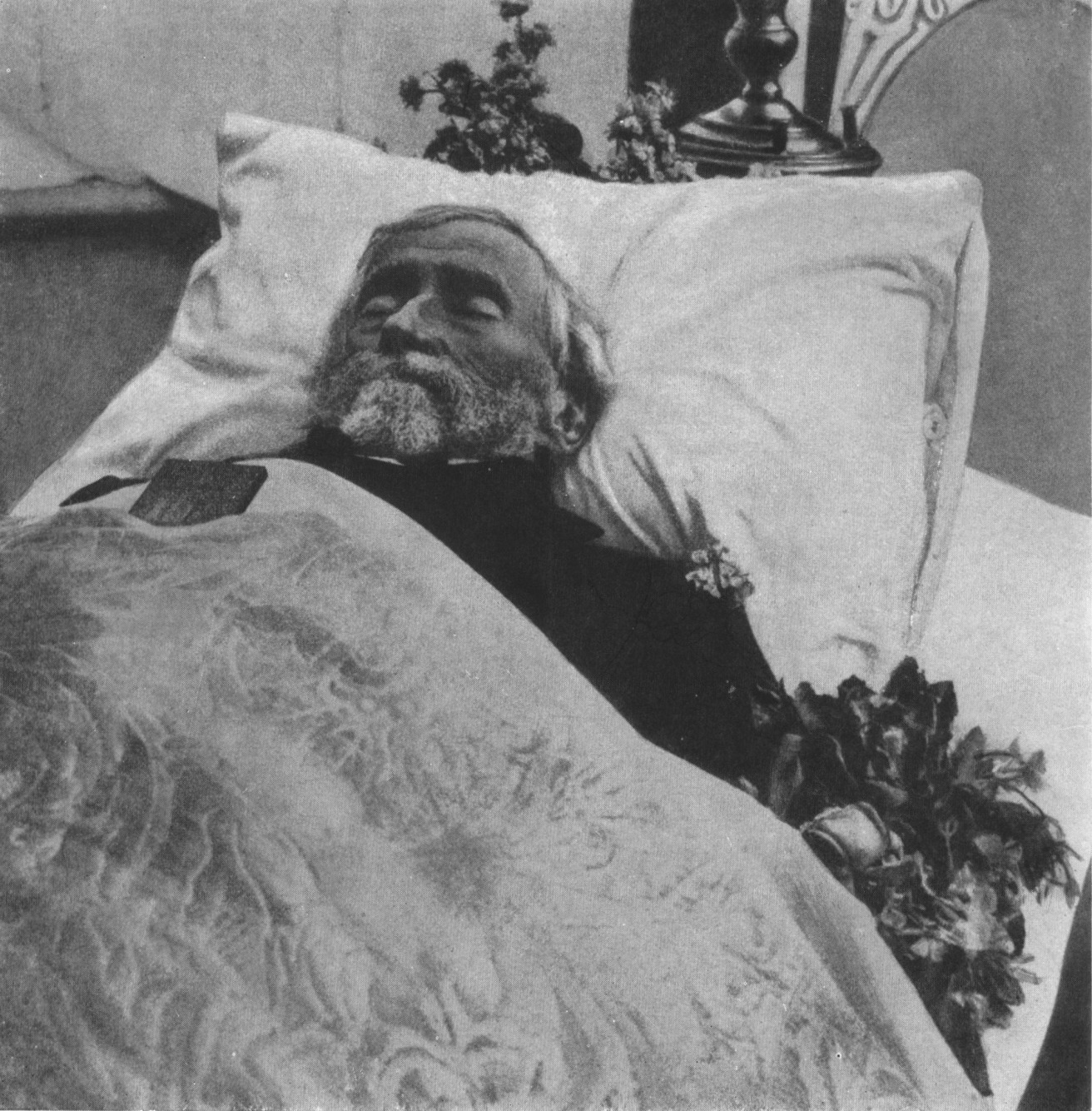 И.Е. Репин на смертном одре. 1930