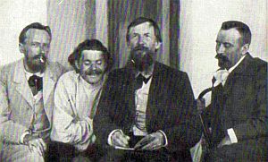 Среди друзей. Слева направо: А.Н. Алексин, А.М. Горький, В.М. Васнецов, Л.Д. Средин. 1900